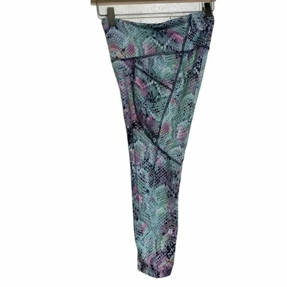 Champion S Reversible snakeskin capri‎ leggings - Picture 6 of 10